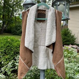 SPRING SALE! Ci Sono by Cavilini faux suede /faux fur vest w/ pockets size L